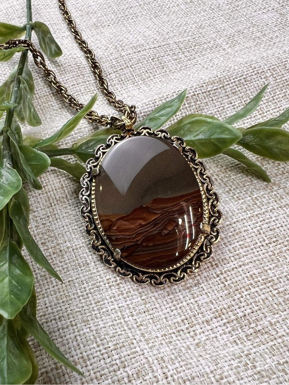 Gold Vintage Victorian-Style Brown Chunky Oval Agate Stone Necklace